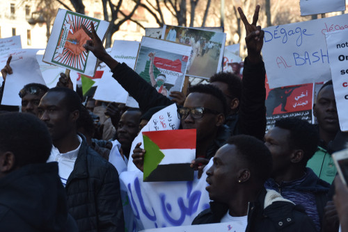 اتفاق وشيك بين البرهان وحمدوك ينهي الأزمة السياسية في السودان