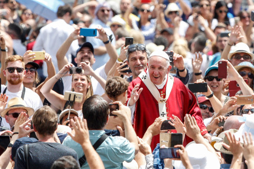 البابا فرنسيس ينشئ مؤسسة «Fratelli tutti» لتعزيز الحوار مع الثقافات والأديان