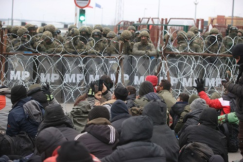 رئيس المفوضية الأوروبية: بيلاروسيا تعرض حياة المهاجرين للخطر