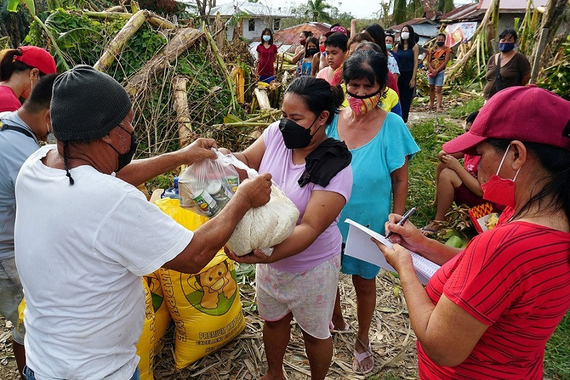 الفلبين.. الناجون من الإعصار «راي» المدمر يطلبون المساعدة (صور)