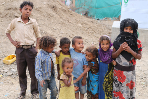 نازحو اليمن يواجهون الويلات في مخيمات تملؤها الأمراض