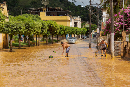 النازحون بلغوا 35 ألفاً.. ارتفاع عدد ضحايا الفيضانات في البرازيل لـ18 قتيلاً