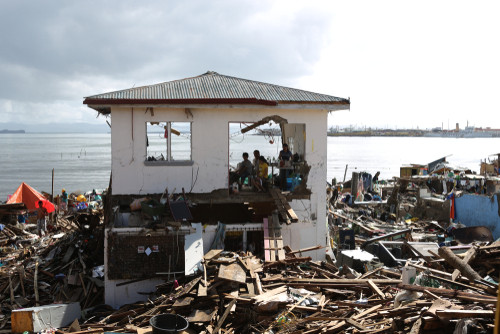 الفلبين.. إعصار «راي» يدمر 21 ألف جرعة من لقاحات كورونا