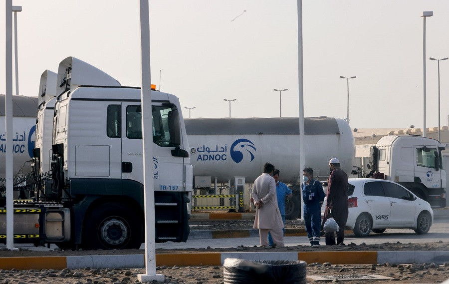 الإمارات.. وفاة 3 أشخاص وإصابة 6 آخرين في انفجار صهاريج نقل محروقات