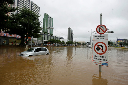 البرازيل.. مصرع 18 شخصاً على الأقل جراء فيضانات وانهيارات أرضية