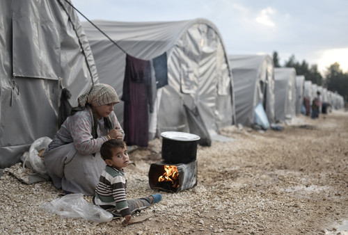 هل تصل المساعدات لمستحقيها في المخيمات السورية؟