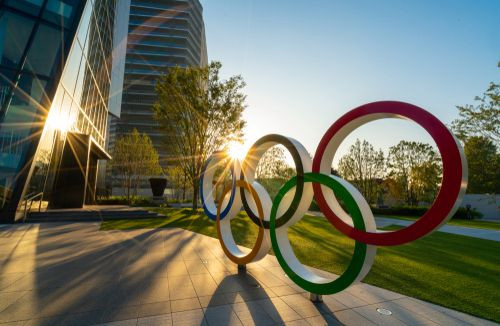"اللجنة الأولمبية" تدعو الحكومات لتُشمل "الرياضةُ" في برامج الدعم بعد الأزمات
