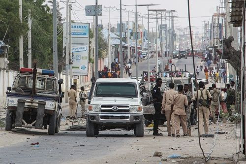 مصرع 15 شخصاً وإصابة آخرين جراء تفجيرات إرهابية في الصومال