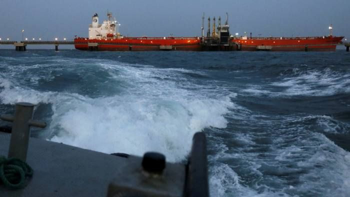 شركات الناقلات تحذر من صعود "السفن الأشباح" بسبب عقوبات النفط