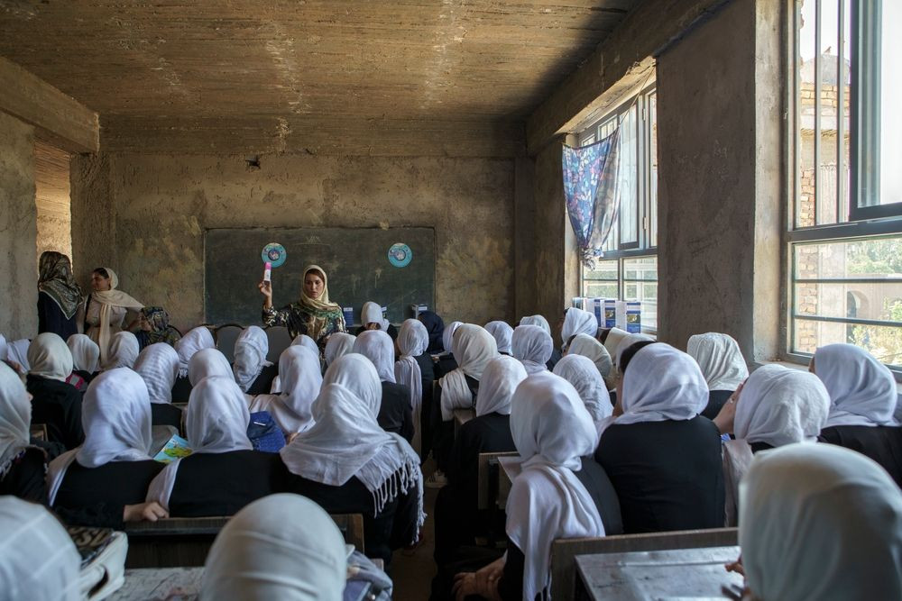 "اليونيسف" تقدم دعماً نقدياً لمعلمي أفغانستان لضمان استمرار التعليم
