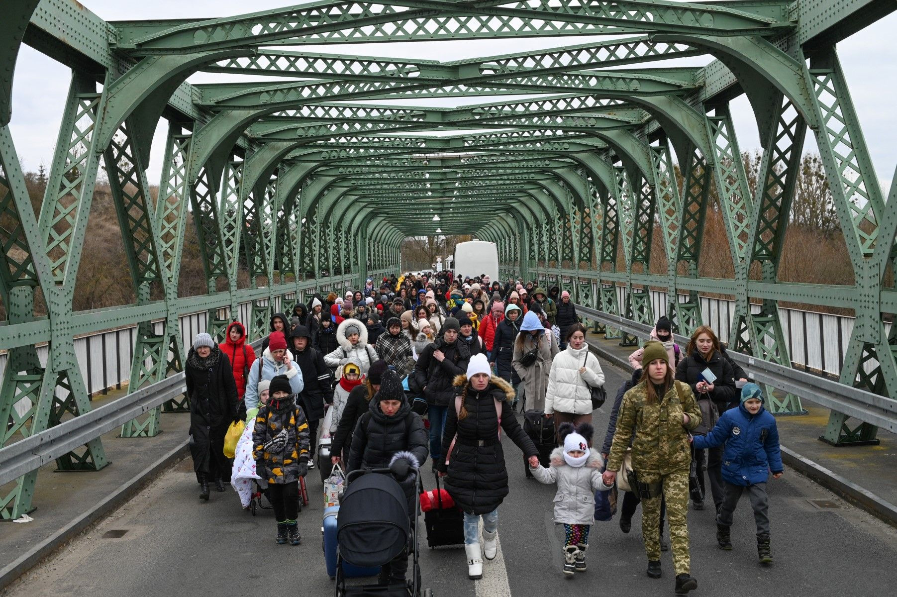 الأمم المتحدة: 1.7 مليون لاجئ غادروا أوكرانيا.. ومقتل 406 مدنيين