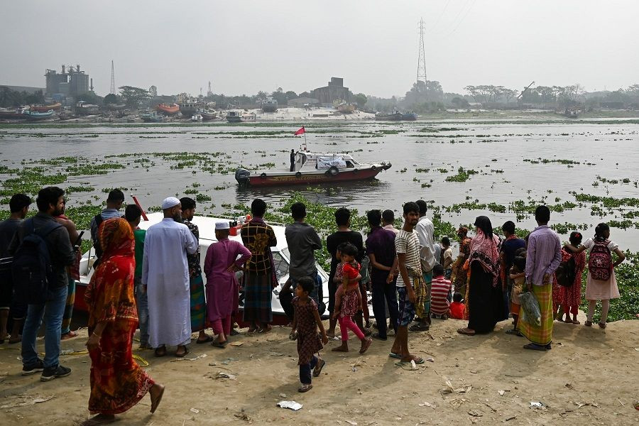 مصرع 5 أشخاص وفقدان أثر العشرات إثر غرق عبارة في بنغلاديش