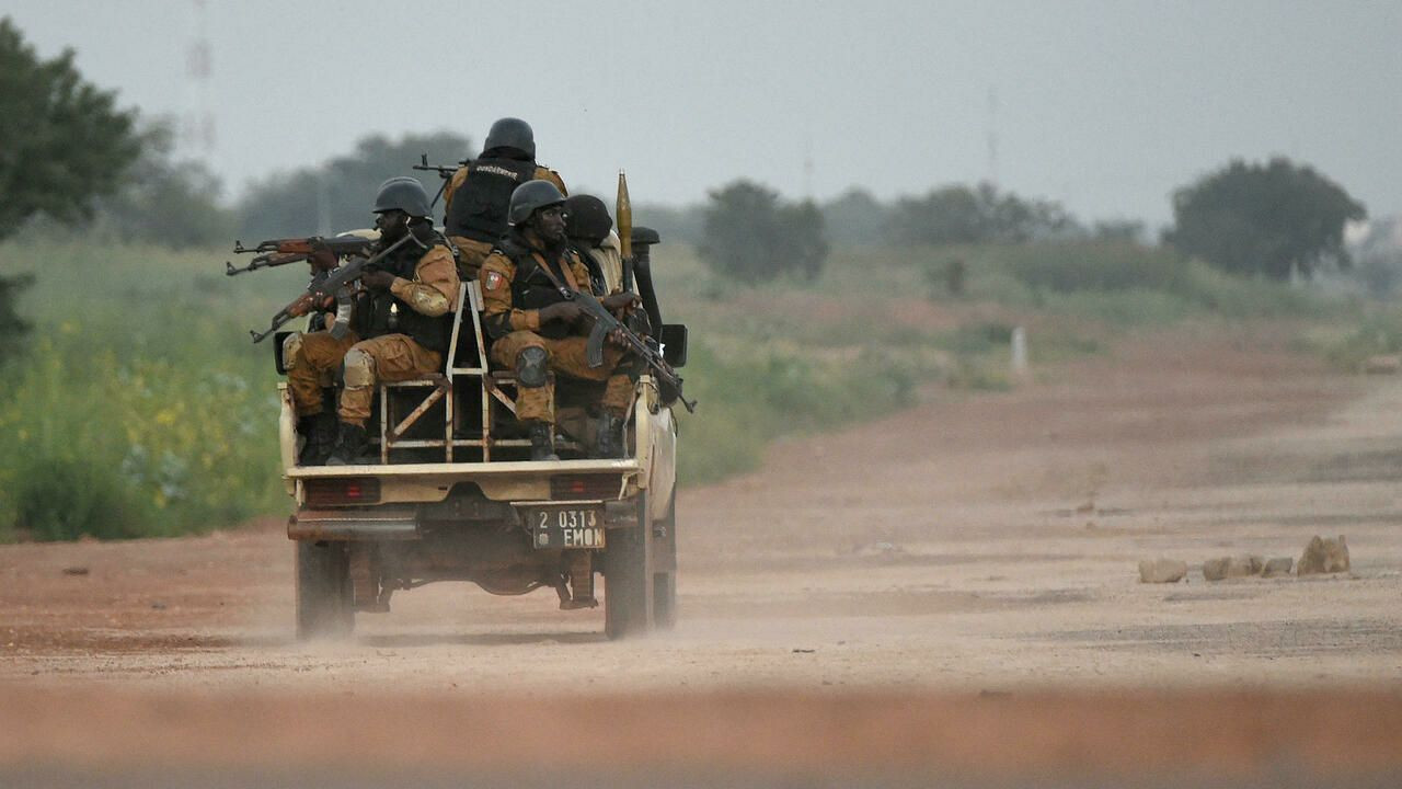 بوركينا فاسو.. مقتل 12 جندياً في هجوم لعناصر متشددة