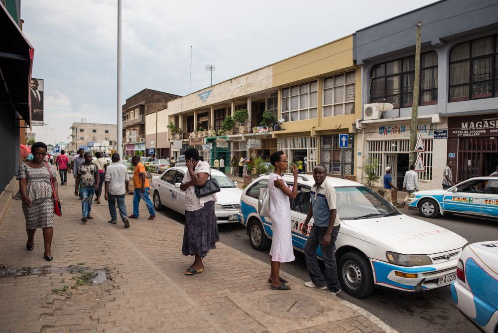 بوروندي.. حظر دراجات الأجرة الهوائية والنارية وعربات التوك توك في بوجمبورا (صور)