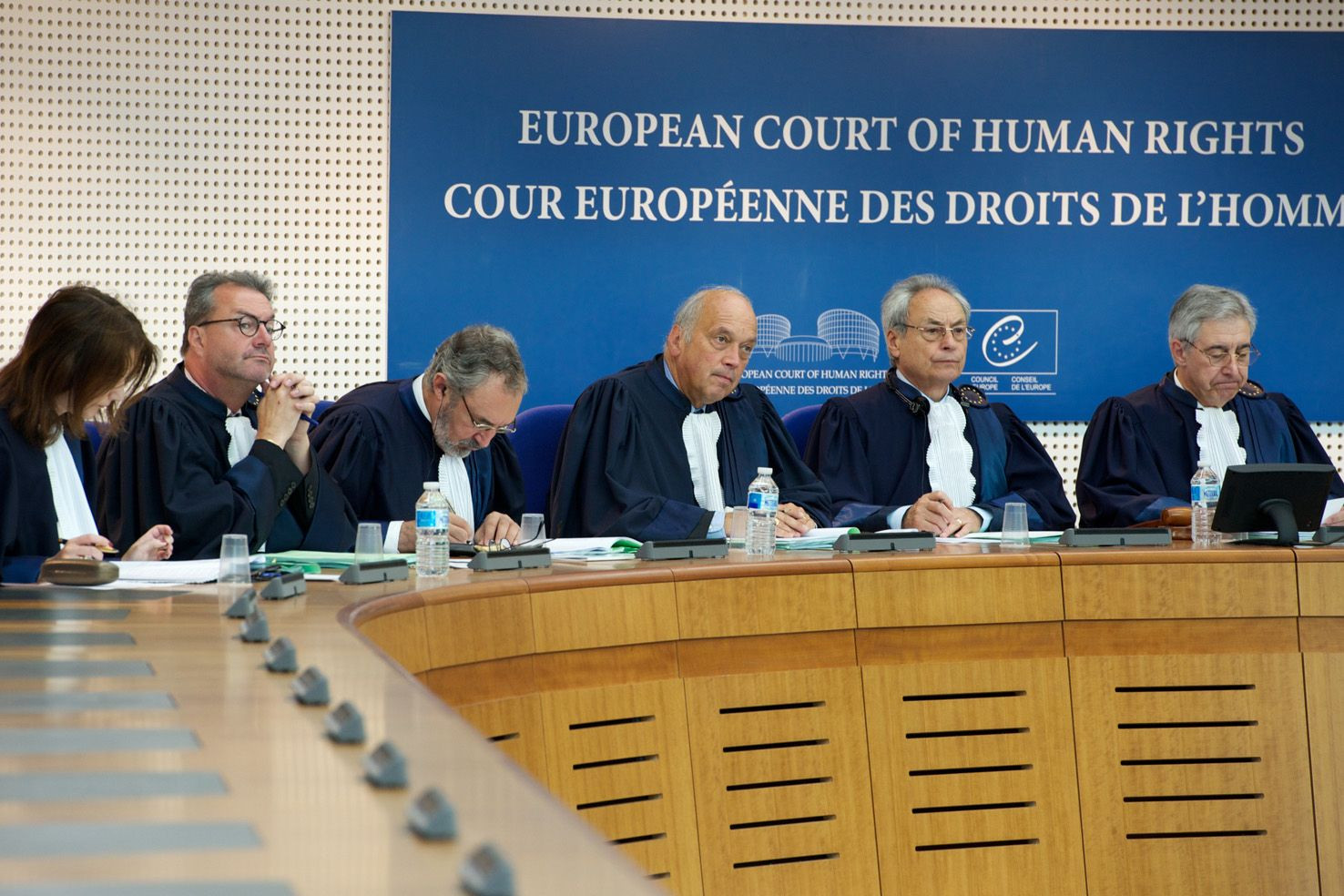 المحكمة الأوروبية لحقوق الإنسان تستأنف النظر في جميع القضايا المرتبطة بروسيا