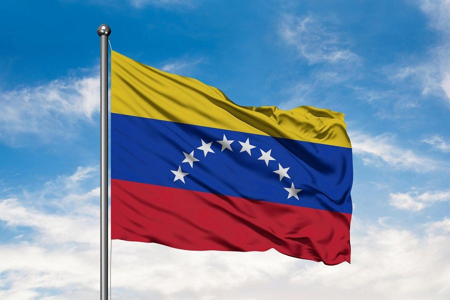 فنزويلا تحقق في ادعاءات بتحويل ملايين الدولارات إلى مسؤولين