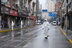 "فايننشيال تايمز": نقص الغذاء والدواء يصيب سكان "شنغهاي" باليأس