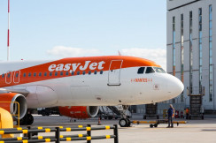 "إيزي جيت" البريطانية تلغي عشرات رحلات الطيران بسبب نقص الموظفين