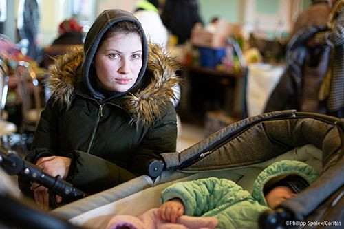 "إيلينا".. أوكرانية تروي رحلة الستة أيام مع رضيعها للوصول إلى الحدود البولندية