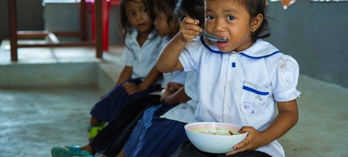 "الأغذية العالمي" يطلق تطبيقاً لضمان سلامة الوجبات المدرسية بالهند