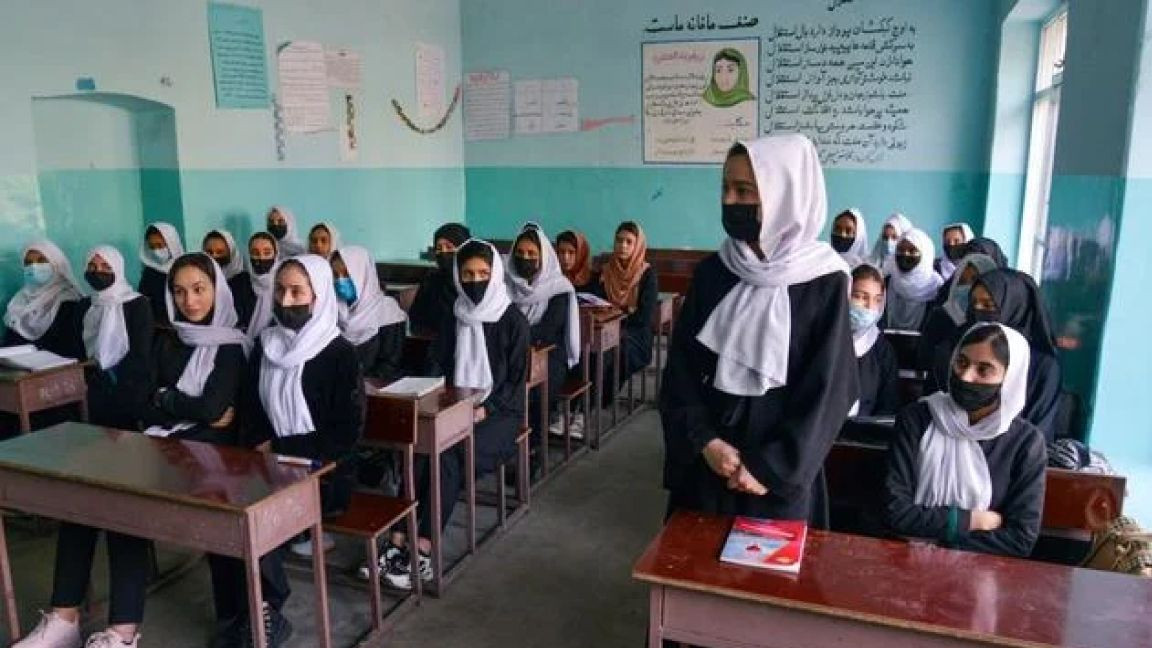 مؤسسة حقوقية تحذر من عدم عودة فتيات أفغانستان للمدارس