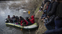 منظمة حقوقية: سوريون عالقون على الحدود اليونانية بحاجة لمساعدة عاجلة