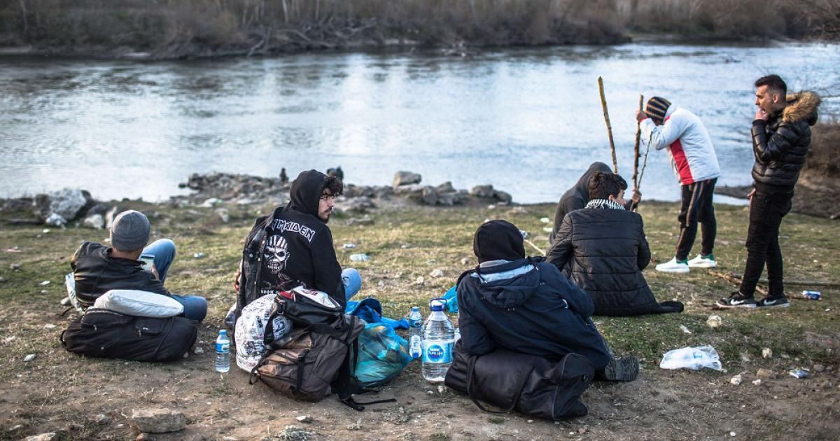 مهاجرون عالقون وسط نهر إيفروس رغم قرار المحكمة الأوروبية بمساعدتهم