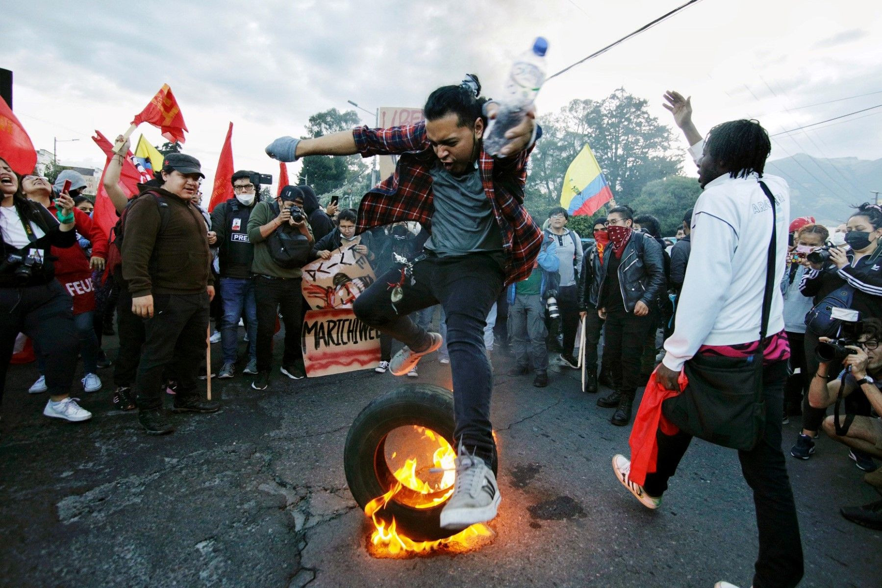 الإفراج عن زعيم للسكان الأصليين واستمرار التظاهرات في الإكوادور