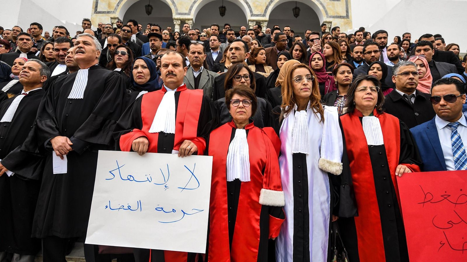 قضاة تونس يمددون إضرابهم عن العمل للأسبوع الرابع
