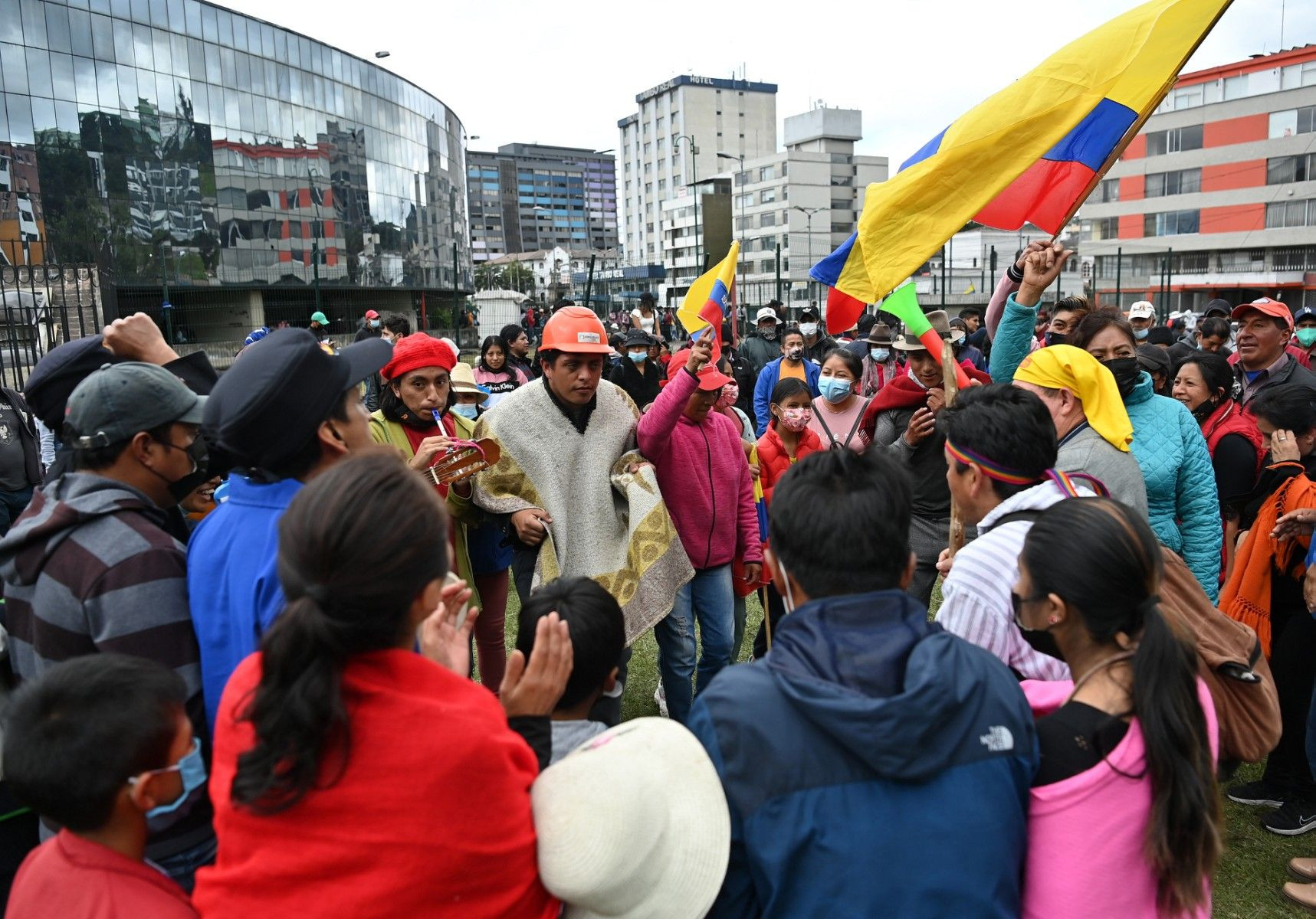 رئيس الإكوادور يخفض أسعار البنزين والسولار في محاولة لإنهاء الاحتجاجات
