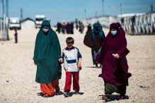 فرنسا تعيد 35 قاصراً و16 والدة من مخيمات في سوريا