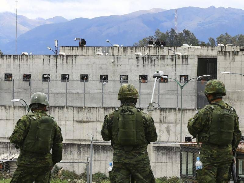 مقتل 13 سجيناً في الإكوادور إثر اشتباكات بين النزلاء