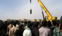 منظمة حقوقية: إيران نفذت أول عملية إعدام علنية منذ أكثر من عامين