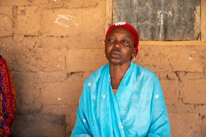 "كادي".. أم سنغالية تروي معاناة النزوح بـ7 أطفال إلى غامبيا (صور)