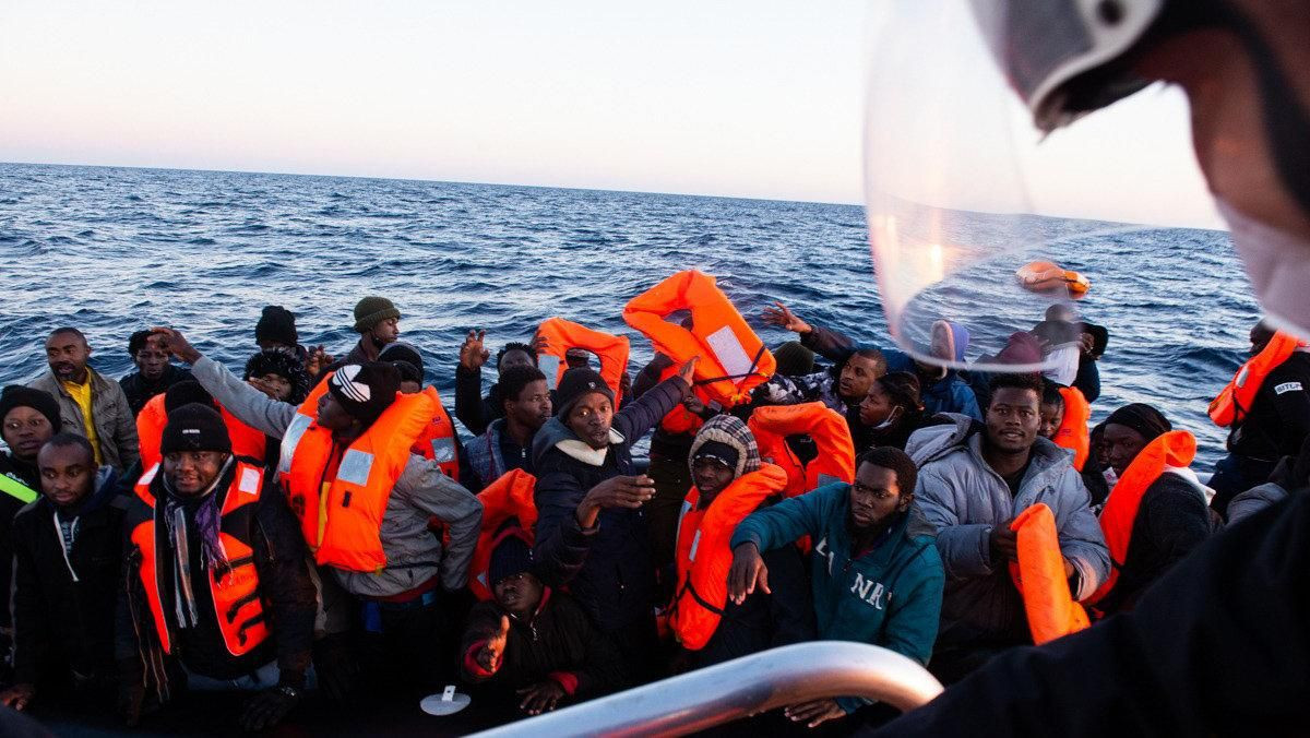 السفينة "أوشن فايكينغ" تنقذ نحو 270 مهاجراً في البحر المتوسط