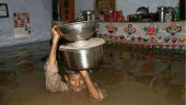 "الهلال الأحمر": مياه الفيضانات دمرت المنازل والمحاصيل في باكستان