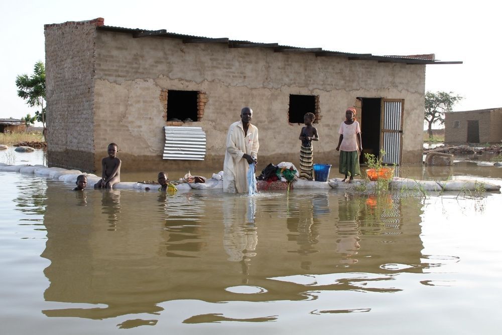 بعد تعرضها لفيضانات.. الجزائر تقدم مساعدات إنسانية لموريتانيا