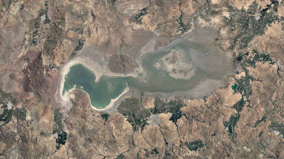 مسؤولة إيرانية تحذر من جفاف بحيرة أروميه بالكامل