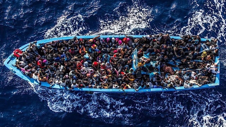 سفينة مصرية تنقذ 60 مهاجراً غير شرعي من الغرق في البحر المتوسط