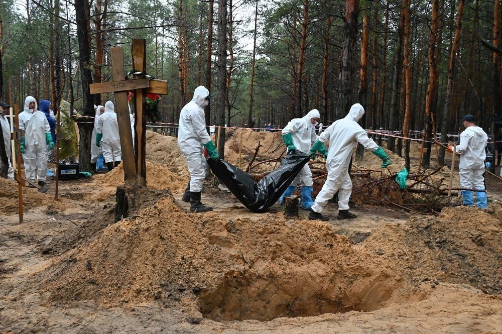 كييف: إخراج 447 جثة من مقابر في إيزيوم 30 منها تحمل "آثار تعذيب"