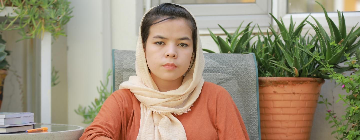 "سيأتي صباحنا المشرق".. "مرسال" أفغانية أُجبرت على ترك المدرسة لكنها تواصل التعليم (فيديو)