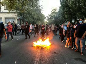 منظمة حقوقية: 133 قتيلاً على الأقل في قمع التظاهرات بإيران