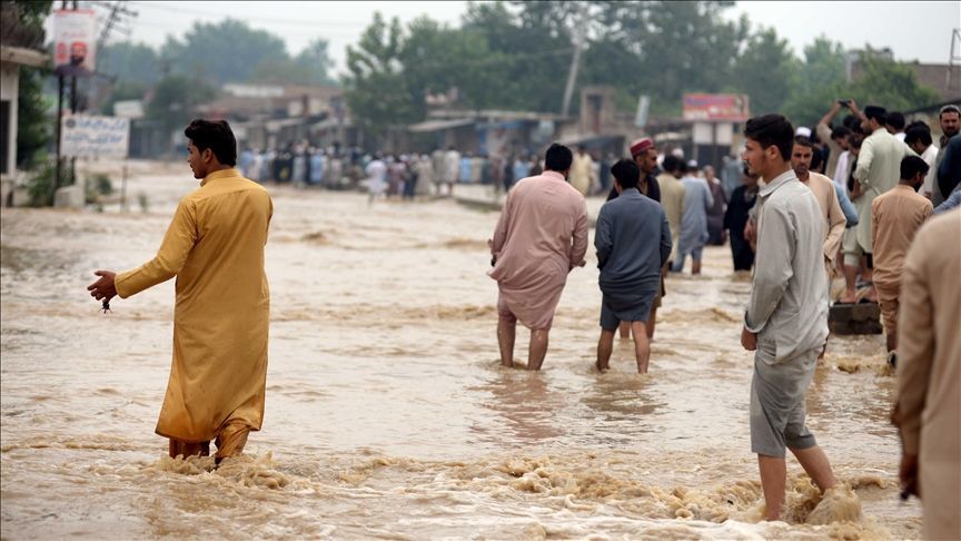 فيضانات باكستان تودي بحياة 1700 شخص وتصيب 12800 آخرين