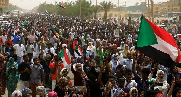 مسيرات تجاه مدينة بحري بالخرطوم في الذكرى الأولى لمقتل 15 متظاهراً