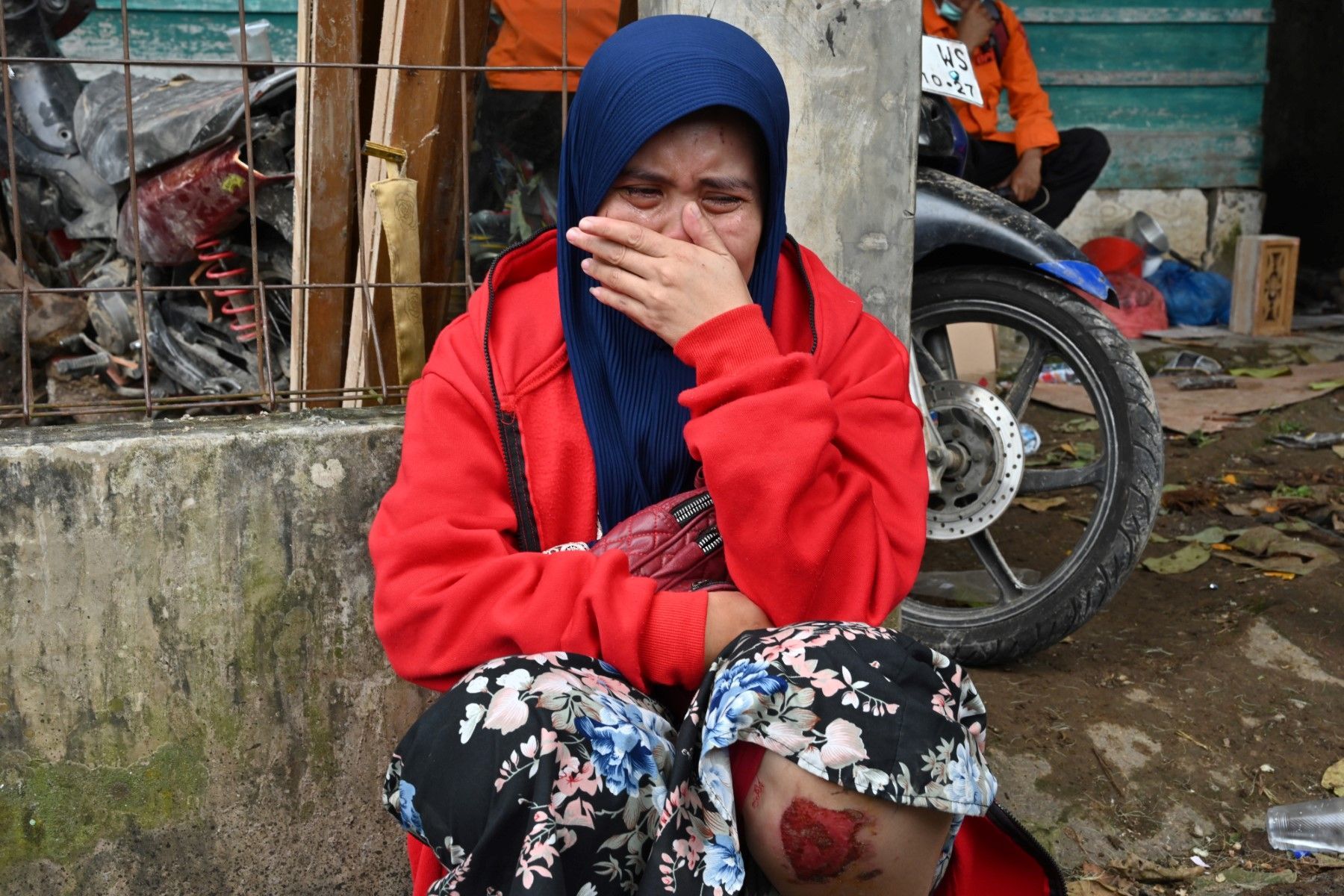 'It's all ruined': Friends, relatives face Indonesia quake trauma