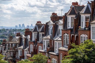 تقرير: نصف البريطانيين قد يتخلفون عن سداد إيجار السكن في 2023