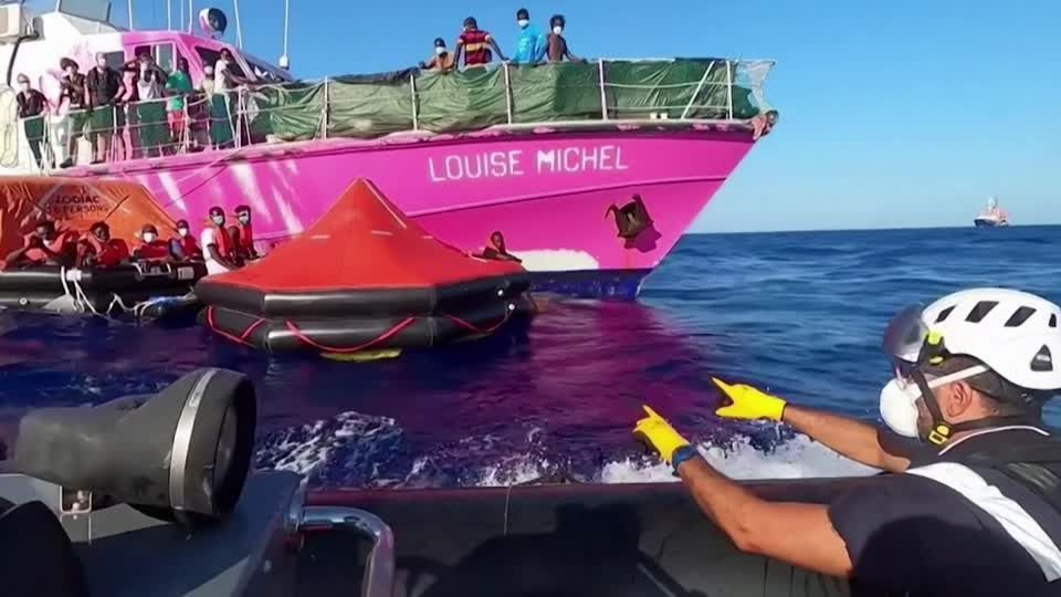 سفينة ألمانية تنقذ عشرات المهاجرين في البحر المتوسط