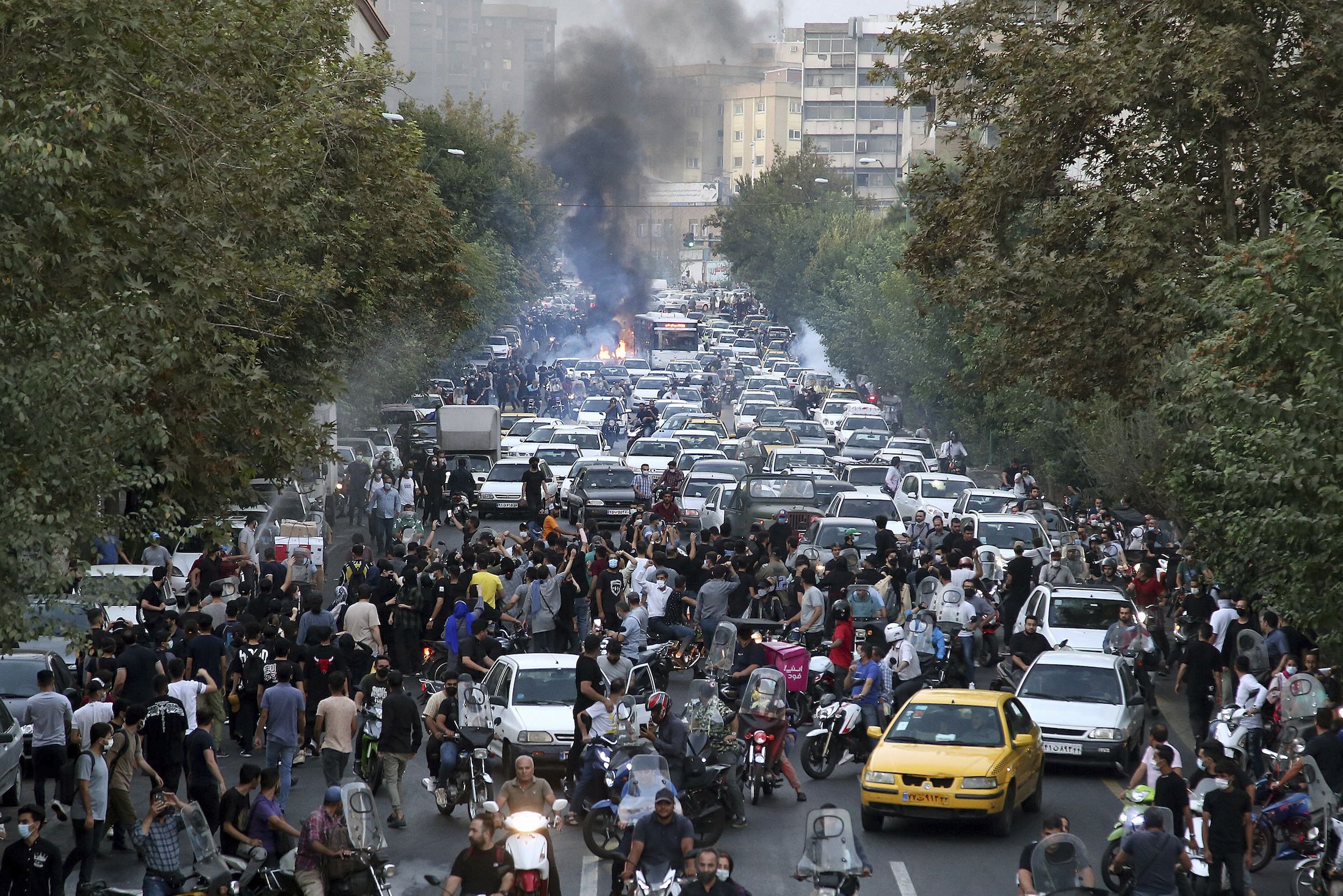 واشنطن تفرض عقوبات على المدعي العام الإيراني بسبب قمع التظاهرات