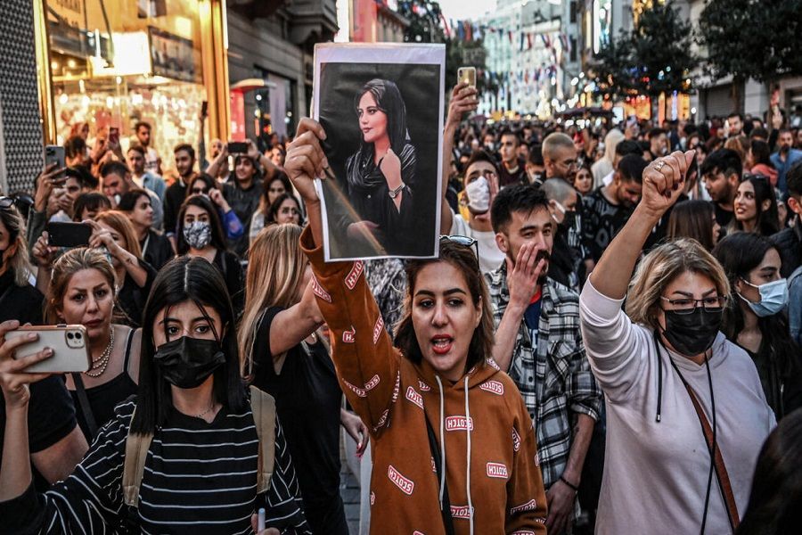 القضاء الإيراني يثبّت حكم الإعدام بحق شخص على خلفية الاحتجاجات