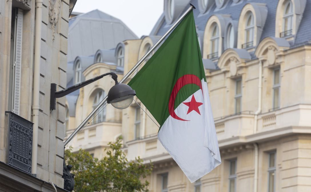 الصحة في الجزائر بين شعب يئن من نقص الموارد وحكومة تحاول النهوض